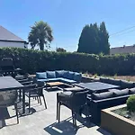 Casa de Férias Luxury Eleven Bedroom House Sleeps 23 5-10 Mins Walk From Town Centre *