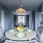 Casa de Férias Luxury Eleven Bedroom House Sleeps 23 5-10 Mins Walk From Town Centre *