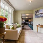 Luxury Eleven Bedroom House Sleeps 23 5-10 Mins Walk From Town Centre 度假居 基拉尼