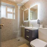 Luxury Eleven Bedroom House Sleeps 23 5-10 Mins Walk From Town Centre 度假居