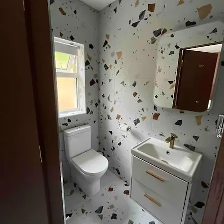 Luxury Eleven Bedroom House Sleeps 23 5-10 Mins Walk From Town Centre Killarney