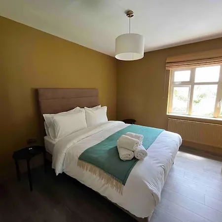 Luxury Eleven Bedroom House Sleeps 23 5-10 Mins Walk From Town Centre Holiday home Killarney