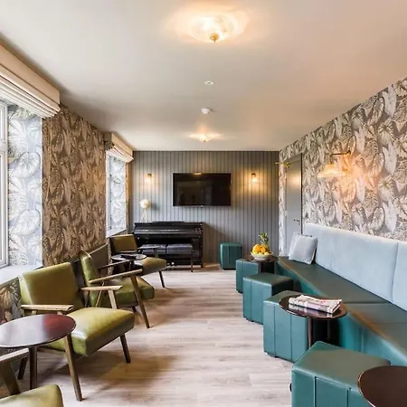 Luxury Eleven Bedroom House Sleeps 23 5-10 Mins Walk From Town Centre Tatil Evi