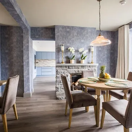 Luxury Eleven Bedroom House Sleeps 23 5-10 Mins Walk From Town Centre Tatil Evi Killarney