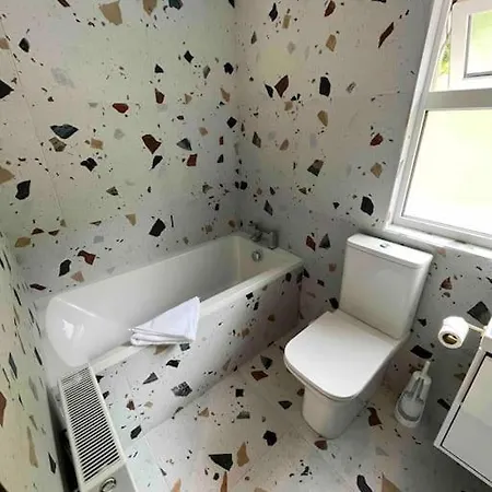 Luxury Eleven Bedroom House Sleeps 23 5-10 Mins Walk From Town Centre * Killarney