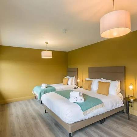 Luxury Eleven Bedroom House Sleeps 23 5-10 Mins Walk From Town Centre Tatil Evi Killarney