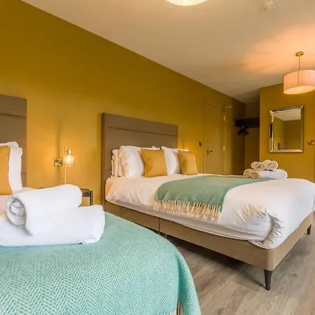 Hébergement de vacances Luxury Eleven Bedroom House Sleeps 23 5-10 Mins Walk From Town Centre Killarney