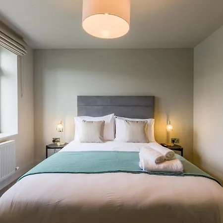 Luxury Eleven Bedroom House Sleeps 23 5-10 Mins Walk From Town Centre * Cill Airne