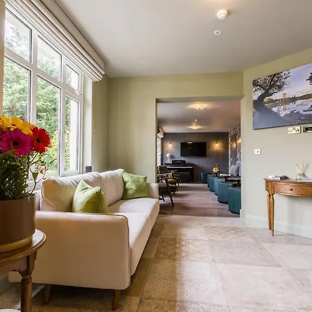 Luxury Eleven Bedroom House Sleeps 23 5-10 Mins Walk From Town Centre Semesterbostad Cill Airne