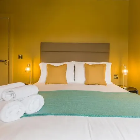 Hébergement de vacances Luxury Eleven Bedroom House Sleeps 23 5-10 Mins Walk From Town Centre