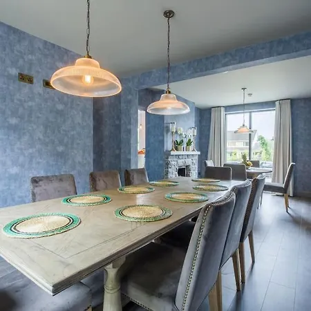 Luxury Eleven Bedroom House Sleeps 23 5-10 Mins Walk From Town Centre Killarney