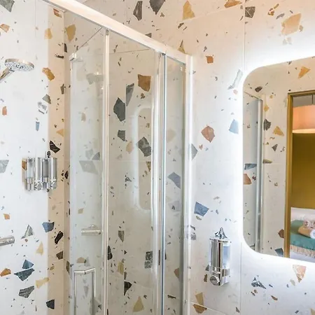 Luxury Eleven Bedroom House Sleeps 23 5-10 Mins Walk From Town Centre * Killarney