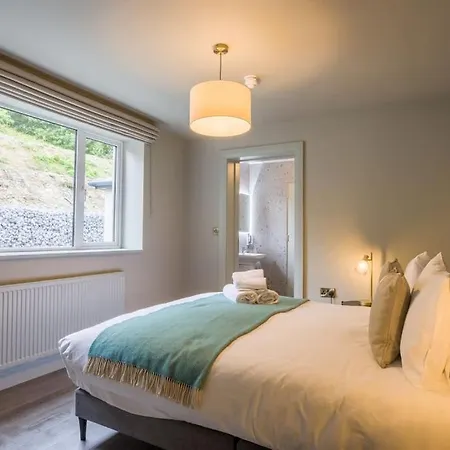 Hébergement de vacances Luxury Eleven Bedroom House Sleeps 23 5-10 Mins Walk From Town Centre