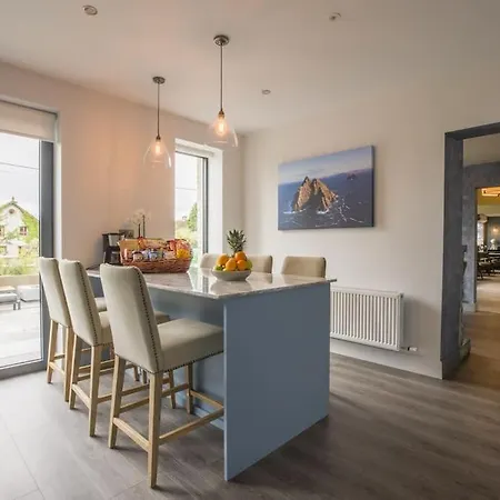 Hébergement de vacances Luxury Eleven Bedroom House Sleeps 23 5-10 Mins Walk From Town Centre Killarney