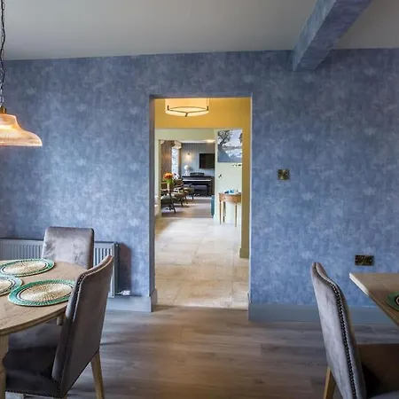 Luxury Eleven Bedroom House Sleeps 23 5-10 Mins Walk From Town Centre Tatil Evi Killarney