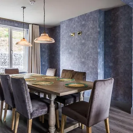 Semesterbostad Luxury Eleven Bedroom House Sleeps 23 5-10 Mins Walk From Town Centre Cill Airne