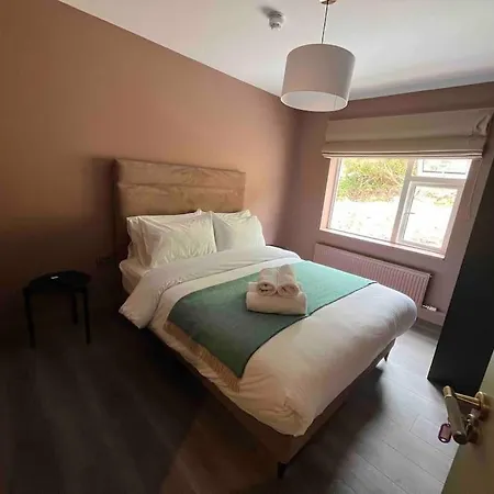 Luxury Eleven Bedroom House Sleeps 23 5-10 Mins Walk From Town Centre * Killarney