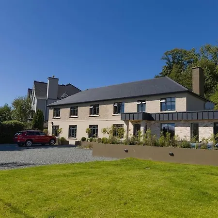 度假居 Luxury Eleven Bedroom House Sleeps 23 5-10 Mins Walk From Town Centre *