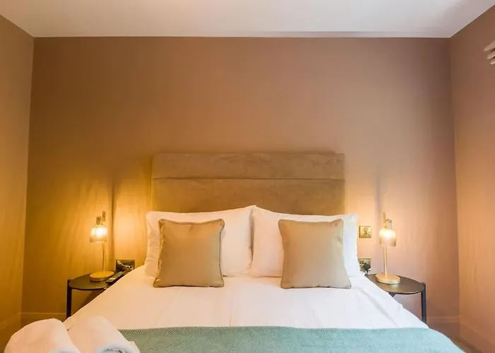 Luxury Eleven Bedroom House Sleeps 23 5-10 Mins Walk From Town Centre Casa vacanze *