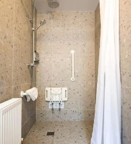 Luxury Eleven Bedroom House Sleeps 23 5-10 Mins Walk From Town Centre Casa vacanze Cill Airne