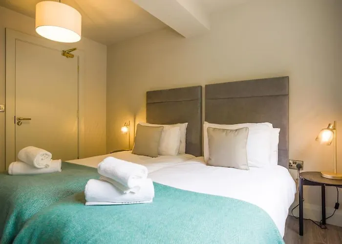 Casa vacanze Luxury Eleven Bedroom House Sleeps 23 5-10 Mins Walk From Town Centre Cill Airne