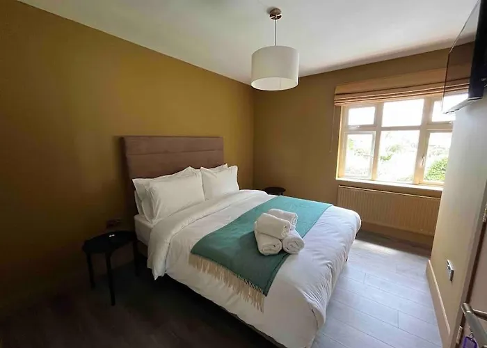 Luxury Eleven Bedroom House Sleeps 23 5-10 Mins Walk From Town Centre Casa vacanze Cill Airne