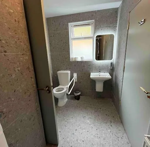 Casa vacanze Luxury Eleven Bedroom House Sleeps 23 5-10 Mins Walk From Town Centre *