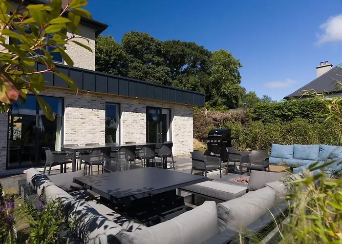 Luxury Eleven Bedroom House Sleeps 23 5-10 Mins Walk From Town Centre Cill Airne