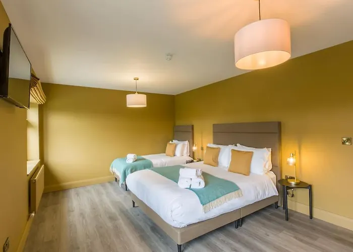 Luxury Eleven Bedroom House Sleeps 23 5-10 Mins Walk From Town Centre 度假居 基拉尼