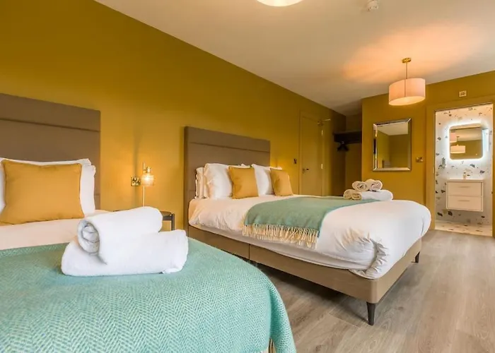 Casa vacanze Luxury Eleven Bedroom House Sleeps 23 5-10 Mins Walk From Town Centre Cill Airne