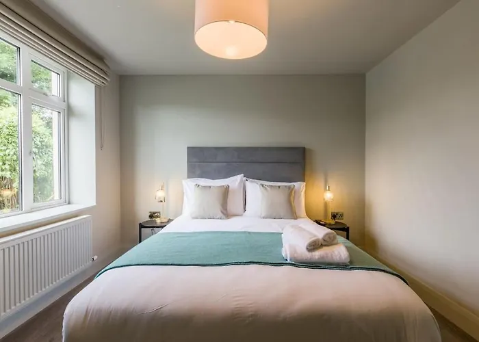 Luxury Eleven Bedroom House Sleeps 23 5-10 Mins Walk From Town Centre * Cill Airne