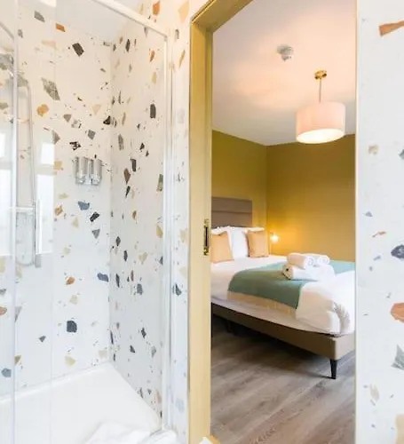 Luxury Eleven Bedroom House Sleeps 23 5-10 Mins Walk From Town Centre Casa vacanze Cill Airne