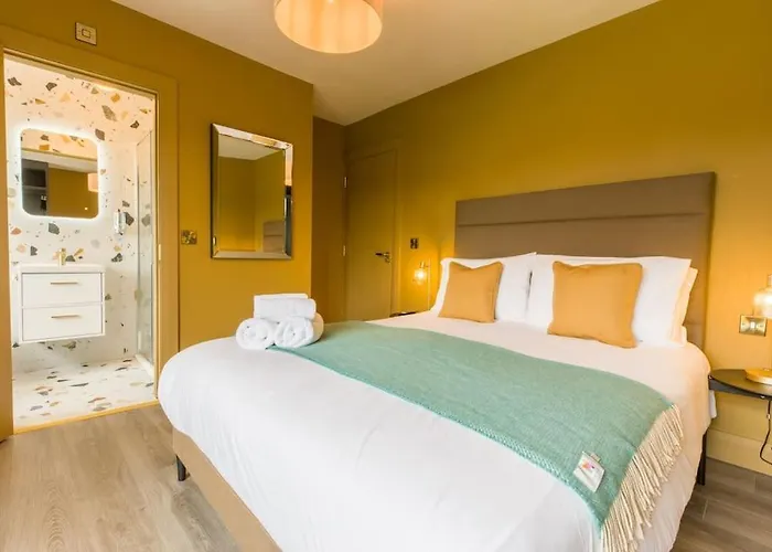 Luxury Eleven Bedroom House Sleeps 23 5-10 Mins Walk From Town Centre Casa vacanze *