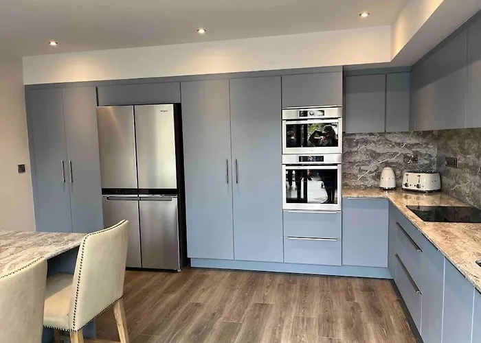 Luxury Eleven Bedroom House Sleeps 23 5-10 Mins Walk From Town Centre Casa vacanze *