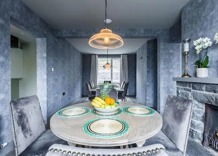 Casa vacanze Luxury Eleven Bedroom House Sleeps 23 5-10 Mins Walk From Town Centre *