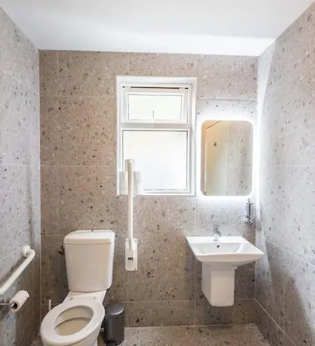 Casa vacanze Luxury Eleven Bedroom House Sleeps 23 5-10 Mins Walk From Town Centre *