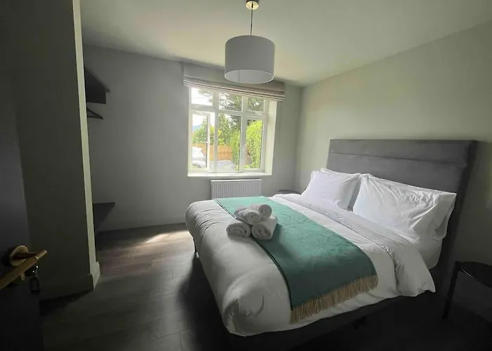 Casa vacanze Luxury Eleven Bedroom House Sleeps 23 5-10 Mins Walk From Town Centre Cill Airne