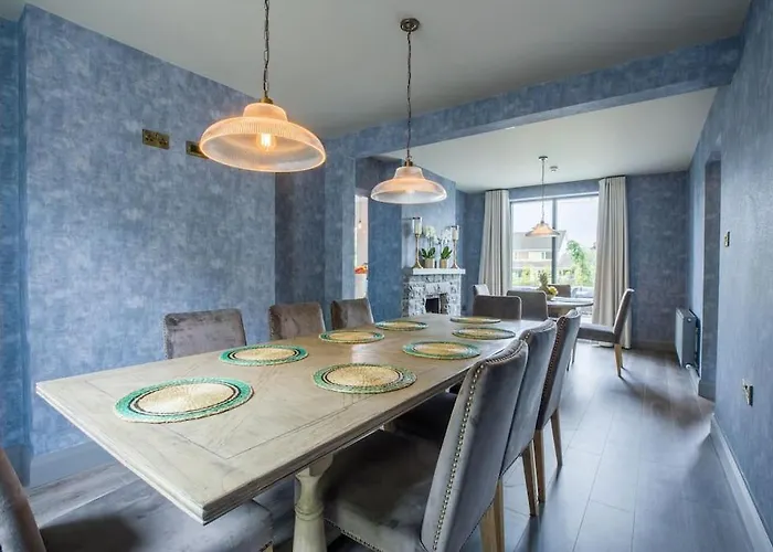 Luxury Eleven Bedroom House Sleeps 23 5-10 Mins Walk From Town Centre Cill Airne