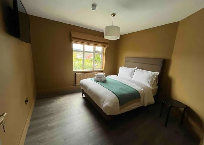 Luxury Eleven Bedroom House Sleeps 23 5-10 Mins Walk From Town Centre * Cill Airne