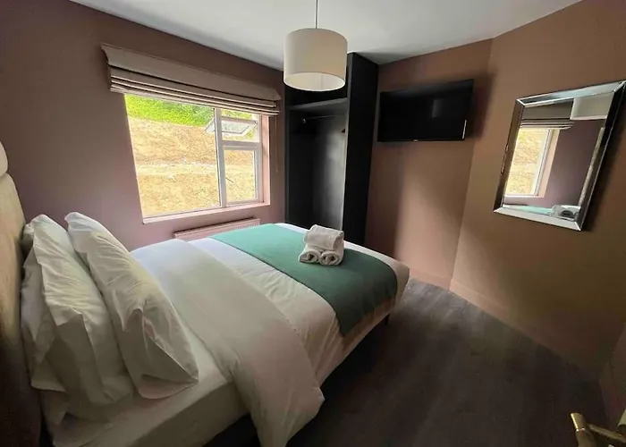 Luxury Eleven Bedroom House Sleeps 23 5-10 Mins Walk From Town Centre Cill Airne