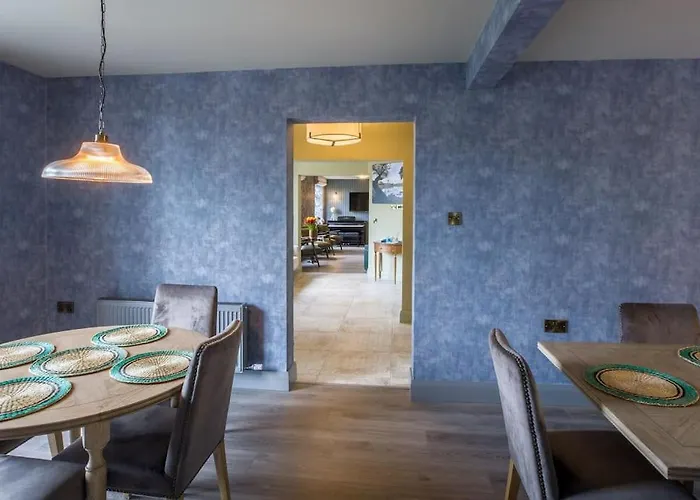 Luxury Eleven Bedroom House Sleeps 23 5-10 Mins Walk From Town Centre Casa vacanze Cill Airne