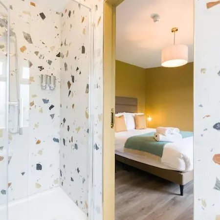 Luxury Eleven Bedroom House Sleeps 23 5-10 Mins Walk From Town Centre Tatil Evi Killarney